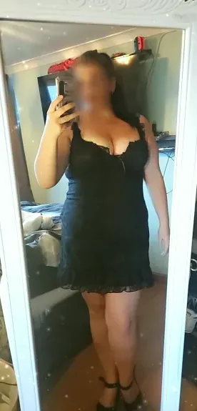 Claudia, 35