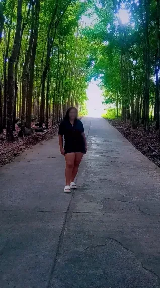 Daniela, 23
