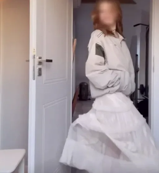 Elisa, 20