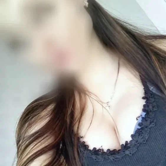 Lara, 26