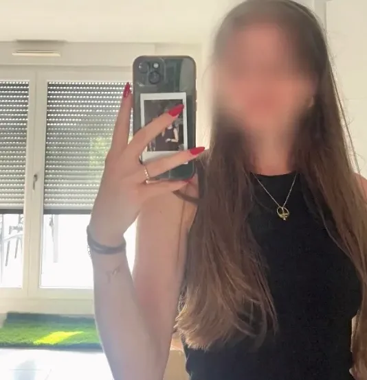 Melanie, 27