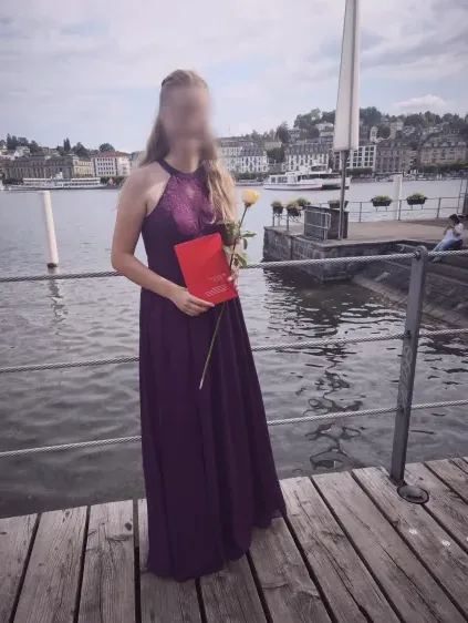 Sandra, 23